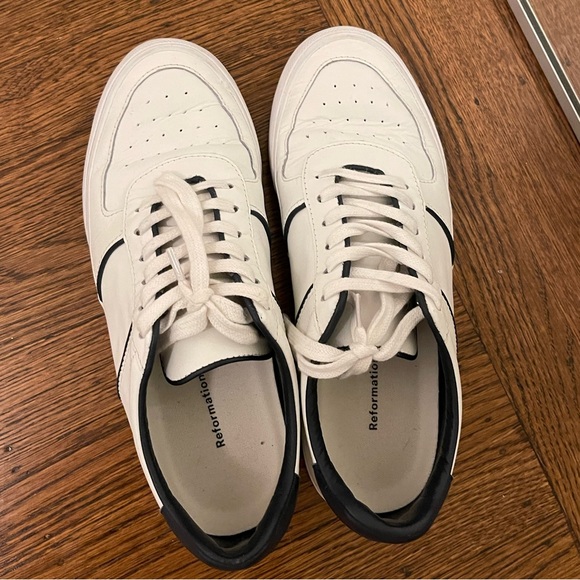 Reformation Harlow leather sneaker with Navy accent - Picture 4 of 4